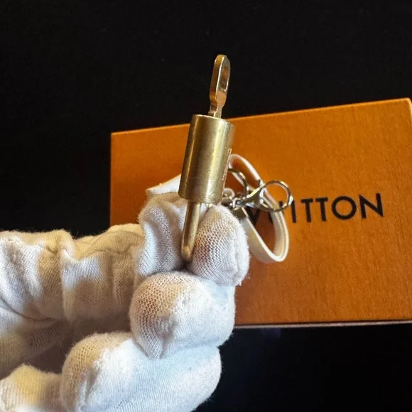Louis Vuitton vintage lock and key set makes a beautiful gift comes with charm - Picture 11 of 12